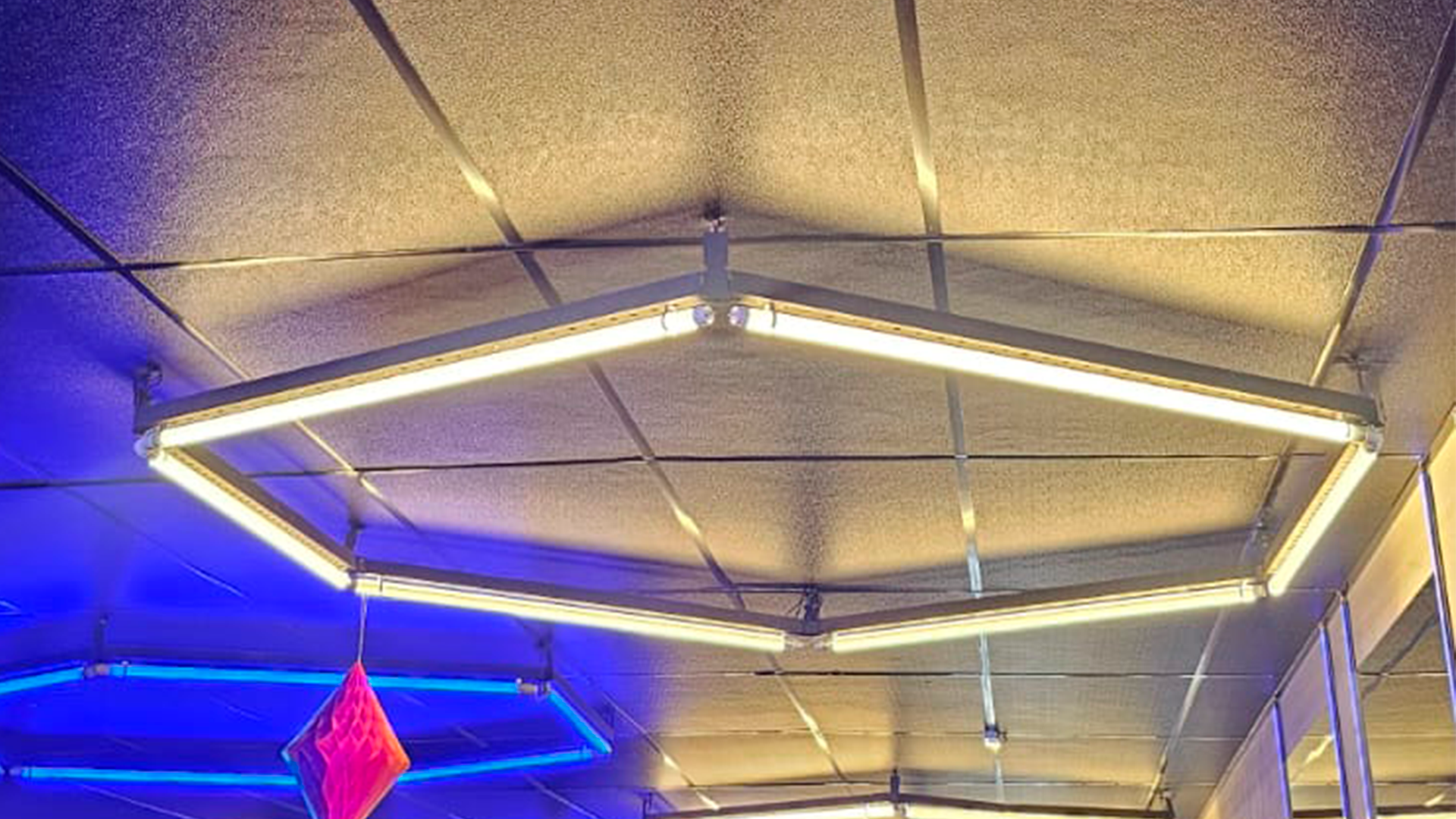 Sala com tratamento acústico profissional